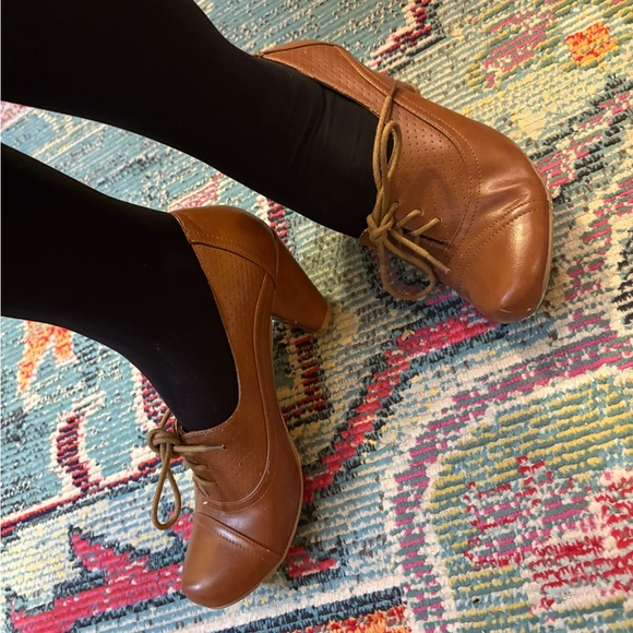 Vintage Oxford style lace up heels - Picture 5 of 13